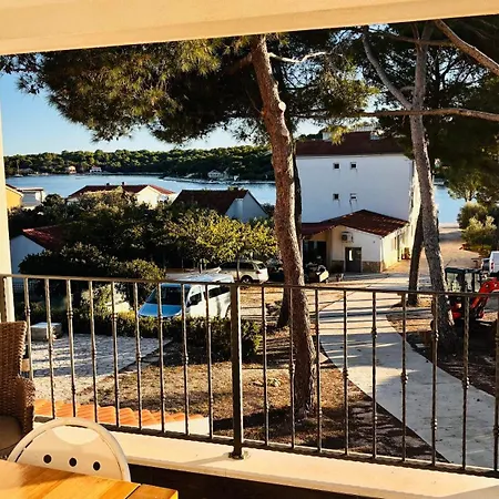 Gorgonia Suites In Verunic Apartment
